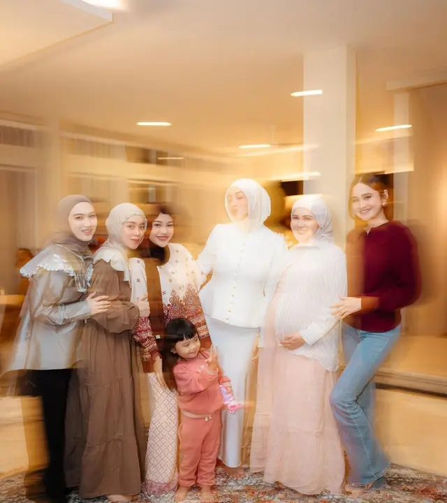 Meriah penuh tawa, intip 7 momen seru bukber geng artis Mamayu yang seru abis