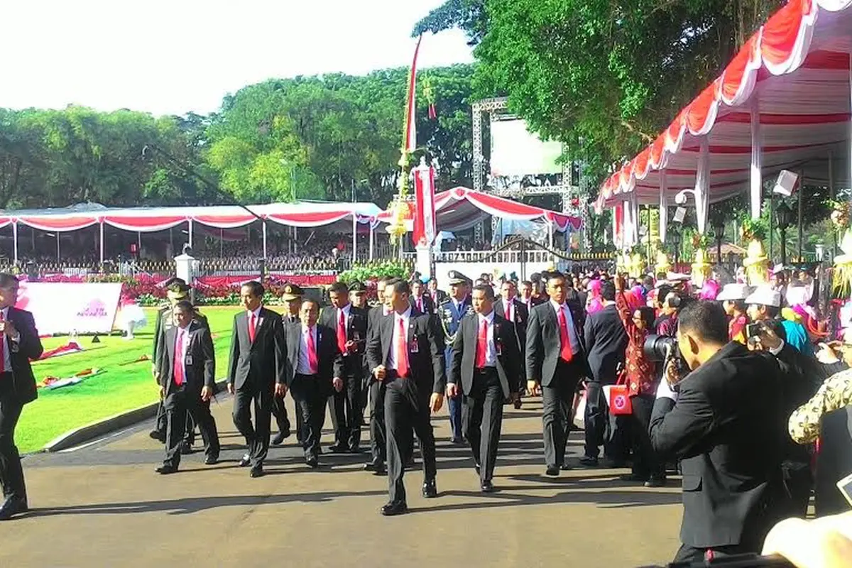 Jokowi menyambangi tamu undangan upacara HUT RI