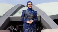 6 Pesona Kebaya Biru Putri Zulkifli Hasan di Pelantikan DPR RI 2024-2029, Memukau!