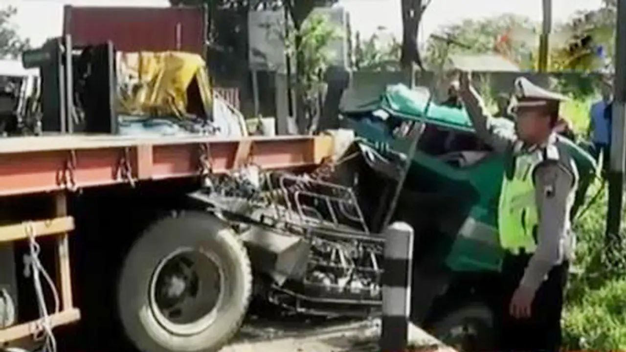 Dua Truk Trailer Terlibat Kecelakaan di Rute Solo-Semarang
