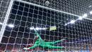 Kedua tim bermain imbang 1-1 dalam 120 menit pertandingan. Drama adu penalti yang berakhir dengan skor 4-3 menjadi akhir dari pertandingan dan membawa PSG menjadi juara. (AFP/Franck Fife)