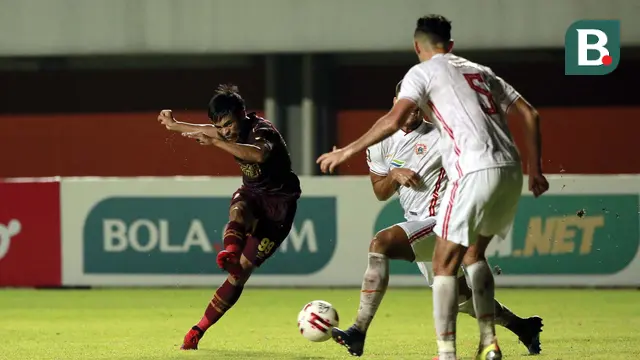 FOTO: PSM Makassar Imbangi Persija Jakarta Tanpa Gol dalam Leg Pertama Semifinal Piala Menpora 2021 - Saldi; Yann Motta Pinto