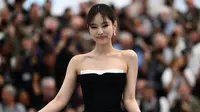 Penyanyi dan aktris Korea Selatan Jennie Kim berpose saat sesi pemotretan untuk film "The Idol" di Festival Film Cannes edisi ke-76 di Cannes, Prancis selatan, pada 23 Mei 2023.Dok" CHRISTOPE SIMON / AFP