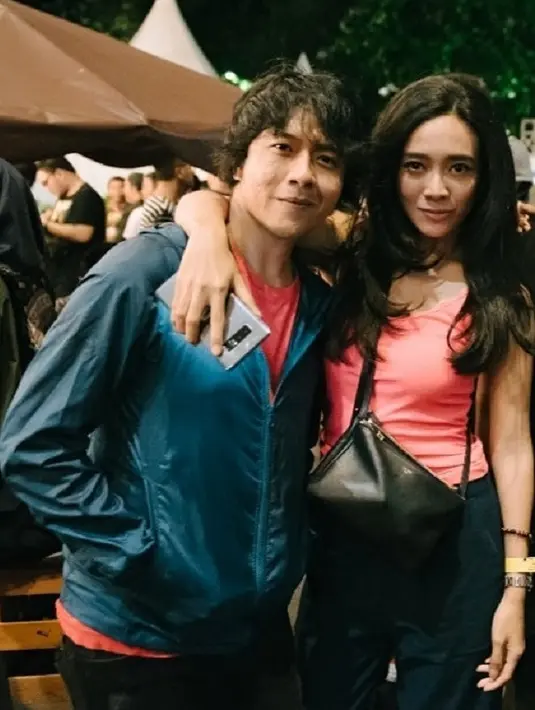 Apalagi Dea Ananda mempunyai wajah yang awet muda, padahal umurnya sudah 31 tahun. Dan pasangan ini memang tampak seperti orang pacaran jika saat sedang bersama. (Foto: instagram.com/dea_ananda)