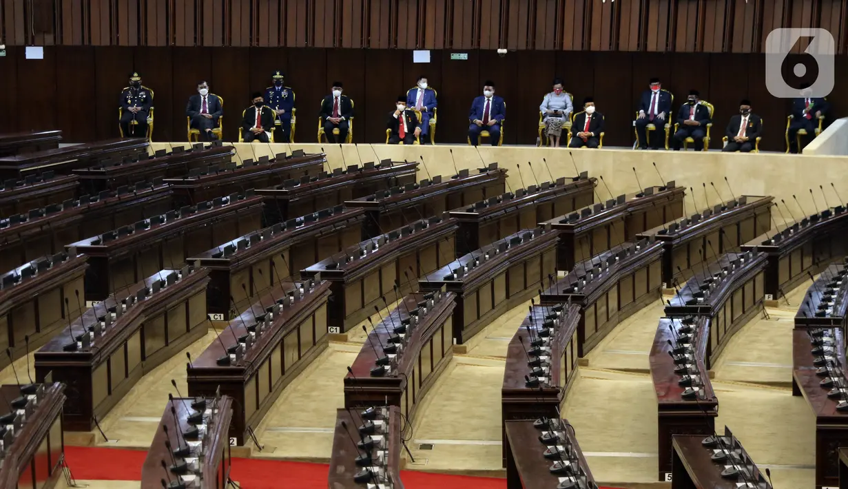 Suasana Sidang Tahunan MPR 2021 di Gedung Nusantara, Senayan, Jakarta, Senin (16/8/2021). Dalam sidang tersebut hanya sebagian angggota dewan yang hadir, sementara sisanya mengikuti sidang secara virtual. (Liputan6.com/Angga Yuniar)