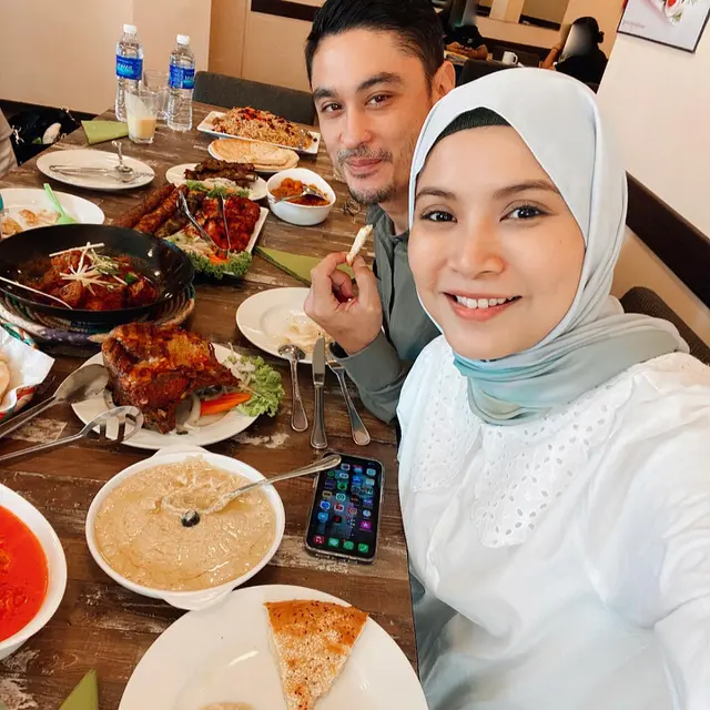 7 Potret Mesra Reuben Elishama dan Istri yang Genap Jalani 4 Tahun Pernikahan