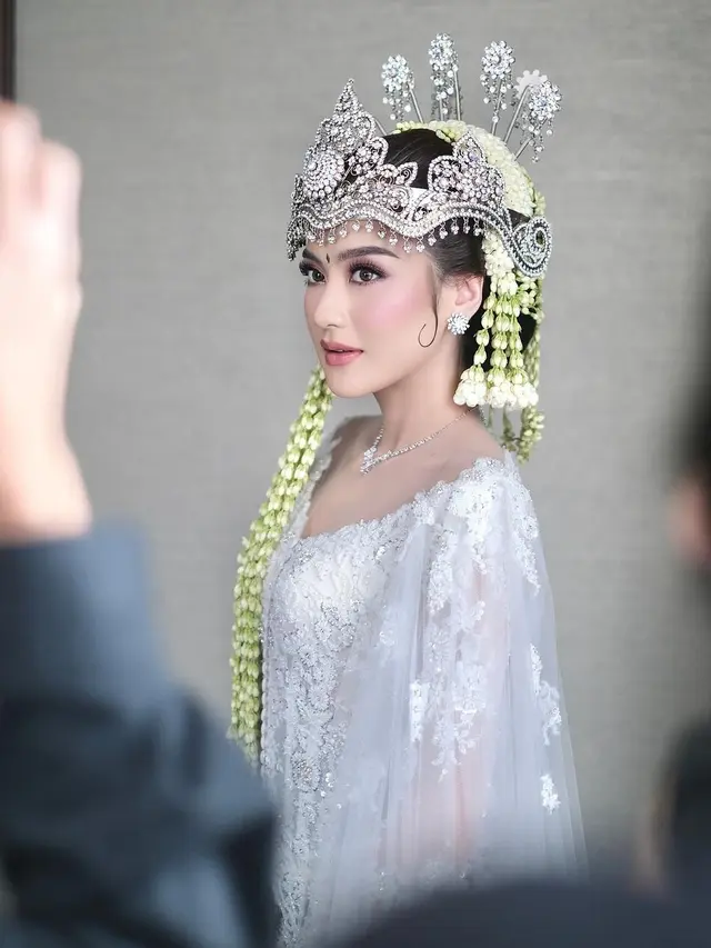 Berawal Cinlok, 6 Potret Ibrahim Risyad dan Salshabilla Adriani Resmi Menikah dalam Balutan Busana Adat Sunda