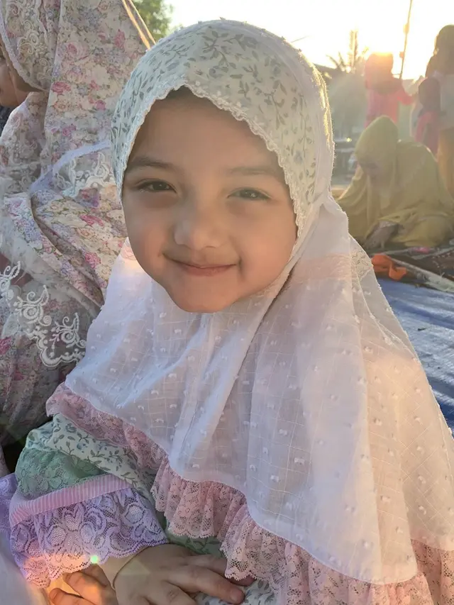 Ingin Pakai Pakaian Tertutup, Ini 6 Potret Arsy Hermansyah Pakai Jilbab