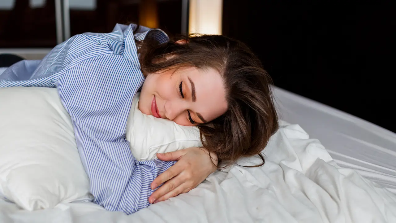 Tips Meningkatkan Kualitas Tidur di Tengah Jadwal yang Padat - Cover