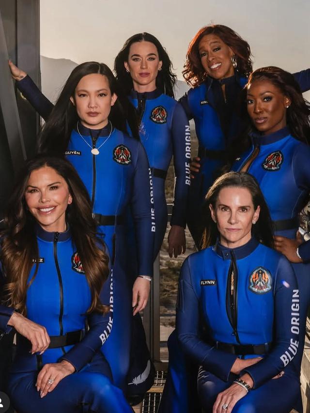 Katy Perry Bersama Lima Perempuan saat Terbang ke Luar Angkasa.