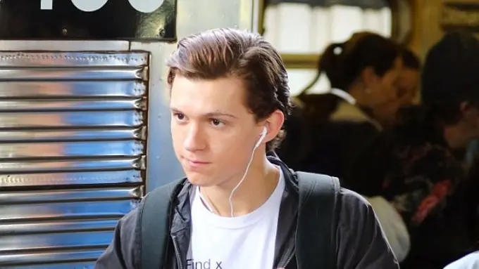 [Bintang] Tom Holland