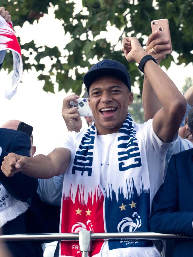 Parade Menyambut Kemenangan Prancis