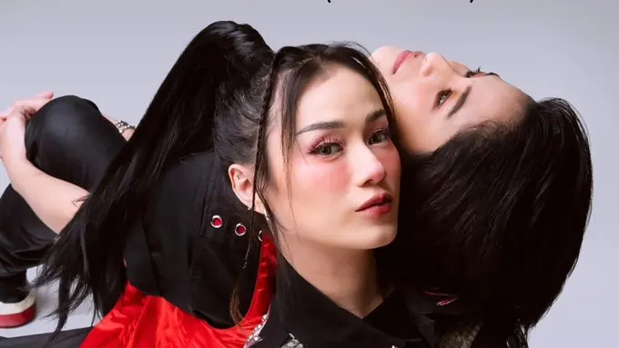 Transformasi gaya busana The Virgin (Instagram/darathevirgin)