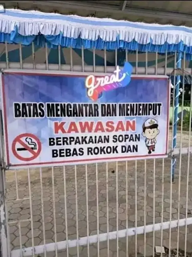 8 Potret Tulisan Tak Selesai di Spanduk Ini Bikin Mikir Keras