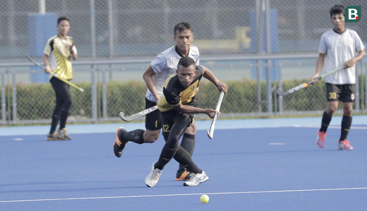 Atlet timnas hoki, Richard Brando, saat latihan di Lapangan Hoki, GBK, Jakarta, Jumat (7/4/2018). Latihan tersebut untuk persiapan jelang Asiang Games 2018. (Bola.com/M Iqbal Ichsan)