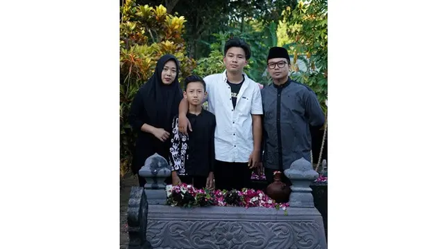 Jarang Terekspos, Ini 6 Potret Aksa Uyun Putra Soimah yang Beranjak Dewasa
