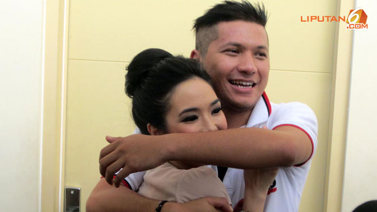 Jaga Komunikasi, Giselle Selalu Temani Gading Marten saat Syuting