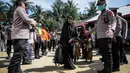 Mereka tiba di provinsi Aceh setelah berminggu-minggu menempuh perjalanan yang sulit di laut. (AMANDA JUFRIAN/AFP)
