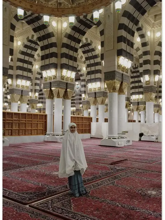 "Amiin... tetap bersabar dalam setiap cobaan. itu akan memberi kekuatan. berdoa untuk setiap yg jahat bisa menjadi baik," tulis rezkynawfal. Tidak sedikit yang mangamini doa Ayu Ting Ting. (Instagram/ayutingting92)