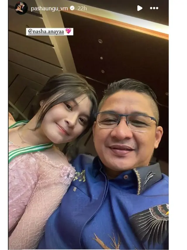 6 Potret Nasha Anaya Wisuda Lulus SMP, Bawa Bunga untuk Pasha dan Okie Agustina