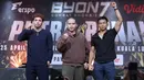 Presiden Byon, Yoshua Marcellos Muliardo (tengah) bersama petarung yang akan bertanding di laga utama Byon Combat Showbiz Vol.7, Putra Abdullah (kiri) dan Ronal Siahaan saat menghadiri Press Conference Pertama Byon Combat Showbiz Vol.7 di SCTV Tower, Jakarta, Kamis (12/3/2026). (Bola.com/M Iqbal Ichsan)