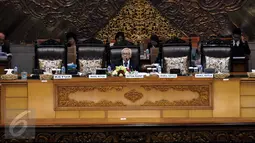 Suasana Rapat Paripurna DPR RI di Gedung DPR, Jakarta, Selasa (13/10/2015). Rapat membahas Pansus Pelindo II dan RUU Larangan Minuman Beralkhol itu hanya dihadiri 298 Anggota dan sebanyak 262 Anggota dewan mangkir. (Liputan6.com/JohanTallo)