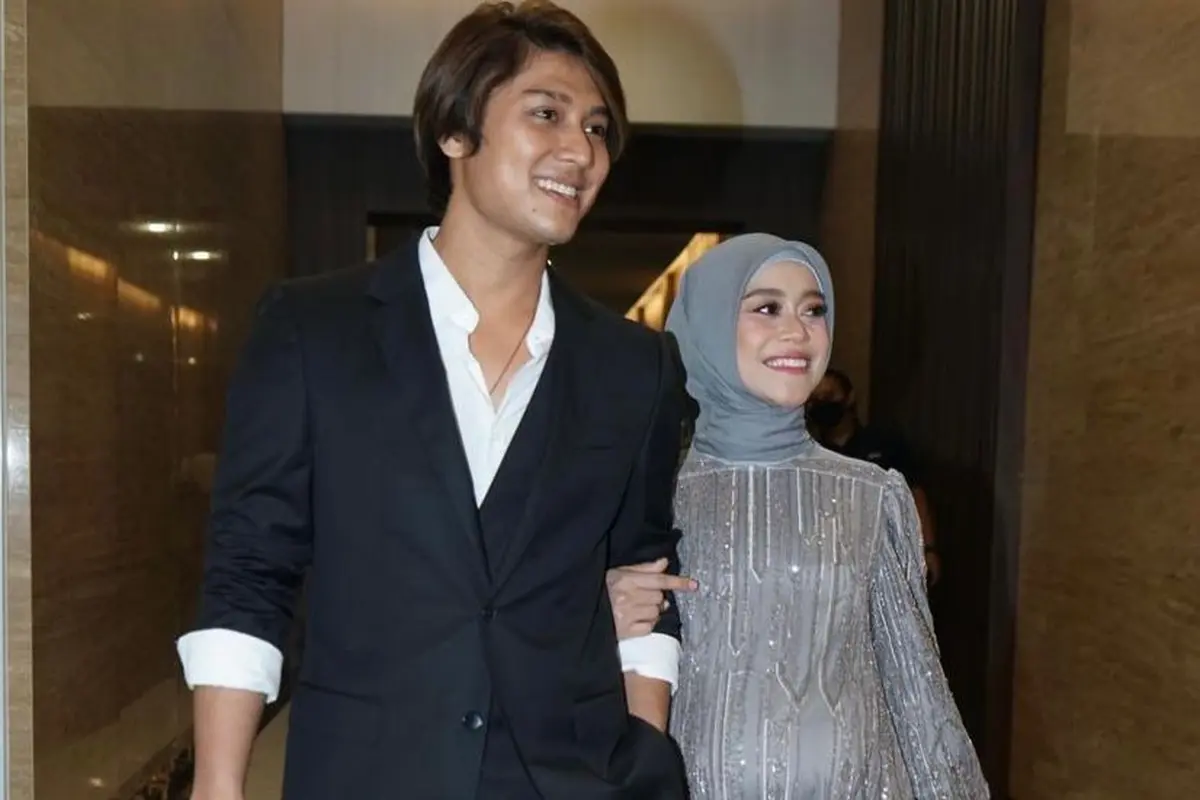 12 Ide Model Baju Kondangan Berhijab ala Seleb, Lesti Kejora hingga Laudya Cynthia Bella