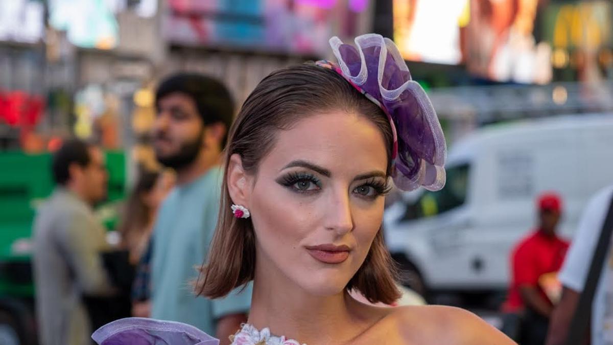 Foto-Foto Model Asing Pamerkan Batik Rancangan Novie Sasmita di New