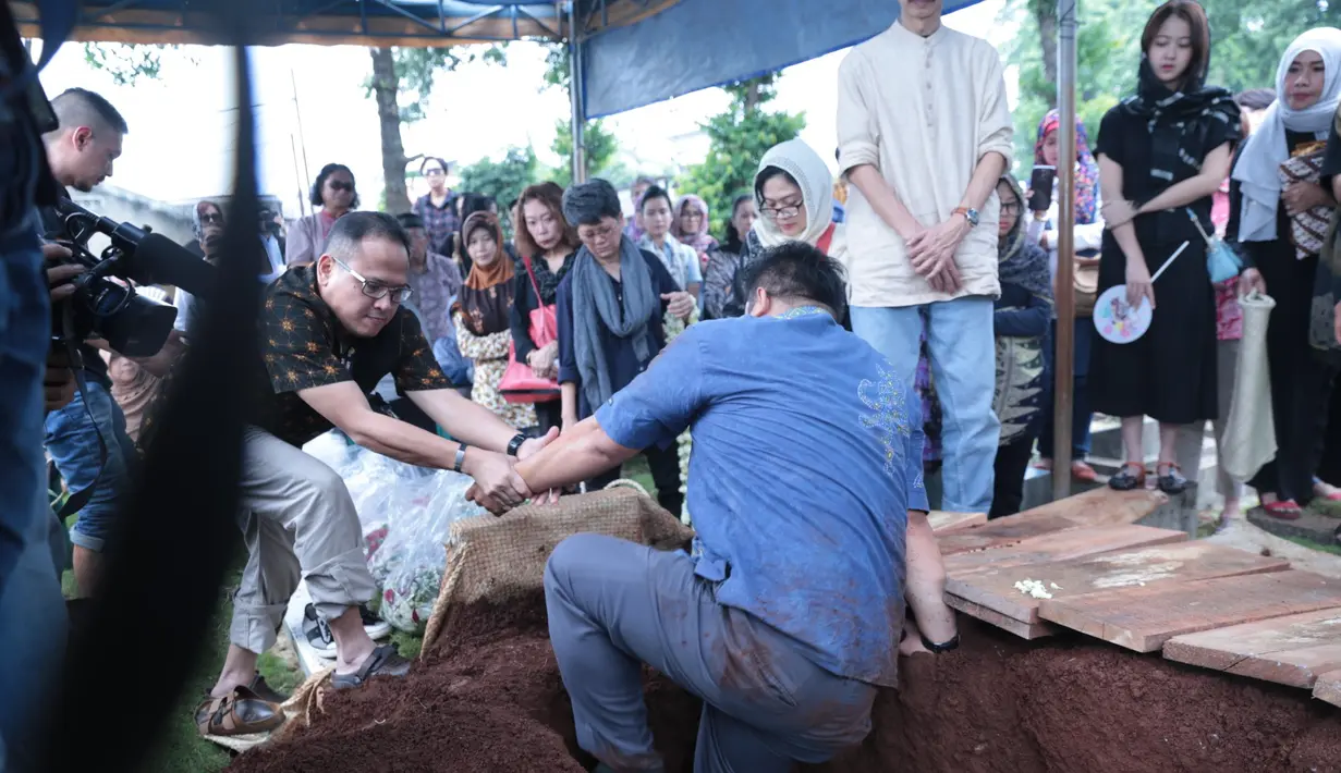 Berdasarkan Bens Leo, January Christy memiliki segudang prestasi bertaraf internasional. Bahkan sempat dinobatkan sebagai Penyanyi Jazz Terbaik pada tahun 1987. (Adrian Putra/Bintang.com)