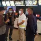 Perwakilan Pemerintah Kota Pekanbaru menyampaikan penutupan McDonald's karena kerumunan BTS Meal. (Liputan6.com/M Syukur)