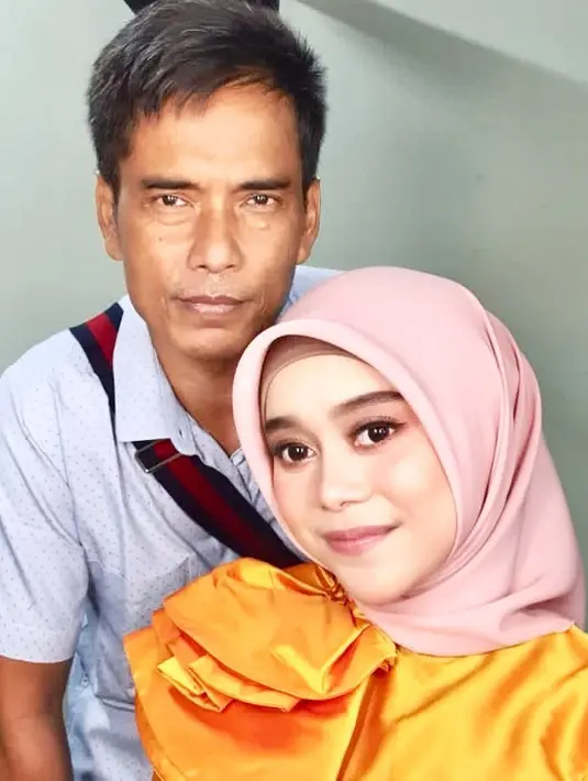 Endang pun mengaku akan turut berbahagia di hari pernikahan Lesty dan Billar nanti. Baginya, kebahagiaan sang anak bersama pasangannya pun menjadi kebahagiaan untuk dirinya sendiri juga. (Instagram/ayah_kejora)