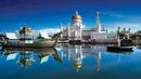 Brunei Darussalam memiliki pendapatan per kapita negara ini menjadi salah satu yang terbesar yaitu US$ 79.710 atau Rp 1,1 Miliar. Sektor terbesar penyumbang dana negara yaitu berasal dari ekspor minyak mentah dan gas.(borneoadventure.com)