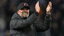 <p>Kemenangan ini membuat skuat Jurgen Klopp masih memiliki asa untuk meraih gelar juara Liga Inggris di dua pertandingan yang tersisa. Kini, Liverpool berada di posisi kedua klasemen dengan raihan 86 poin dari 36 pertandingan, atau menyamai poin Manchester City yang baru memainkan 35 laga. (AFP/Paul Ellis)</p>