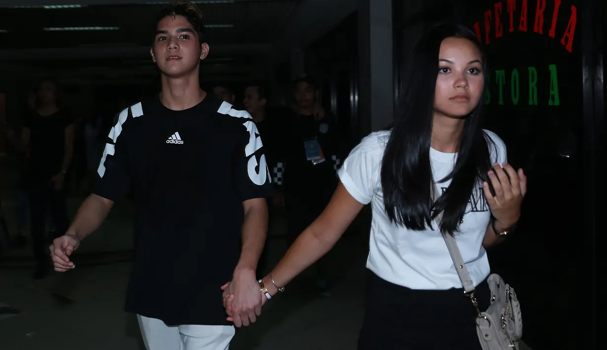 Alyssa Daguise bersedia menemani kekasihnya yang akan manggung di acara pentas seni SMA Bakti Mulya 400. (Andy Masela/Bintang.com)