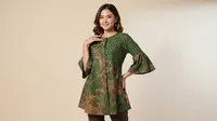 8 Model Tunik Batik untuk Acara Kantor yang Bikin Penampilan Tampak Elegan dan Profesional