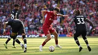 Stefan Bajcetic. Bek tengah Spanyol milik Liverpool U-18 ini menjadi pemain termuda keempat yang melakukan debut di Liga Inggris musim 2022/2023. Ia berusia 17 tahun, 10 bulan dan 5 hari saat diturunkan pelatih Jurgen Klopp pada pekan ke-4 (27/8/2022) melawan tamunya Bournemouth. Dalam laga yang dimenangi The Reds 9-0 tersebut, ia masuk menggantikan Jordan Henderson pada menit ke-70. (AFP/Oli Scarff)