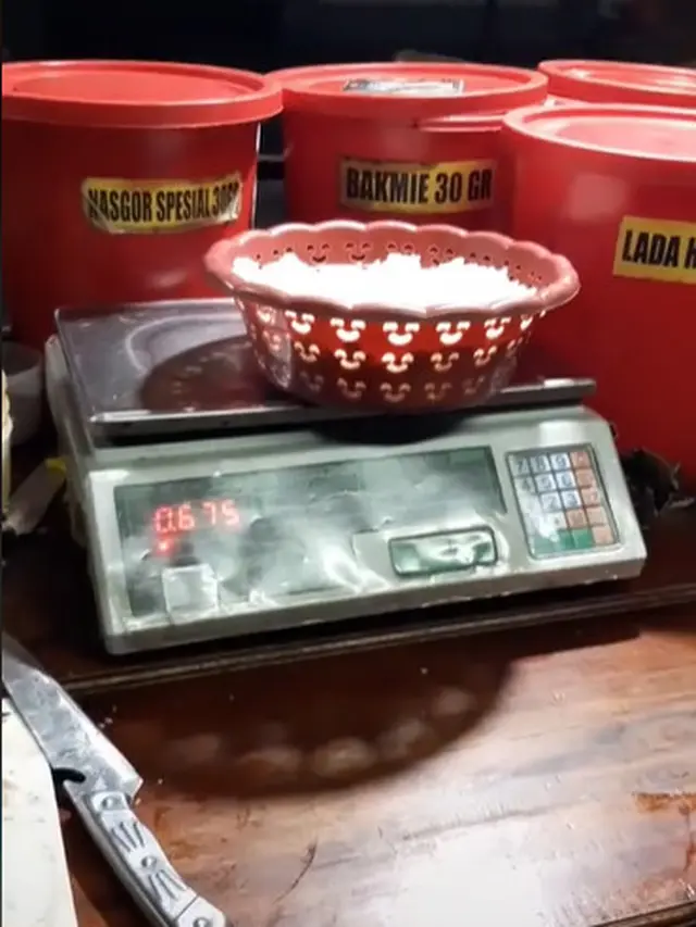 Tak Mau Rugi, Viral Pedagang Nasi Goreng Selalu Timbang Nasi dan Bumbunya