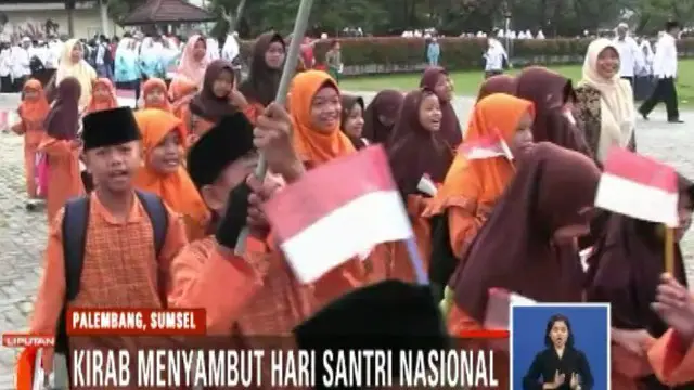 Para santri dan santriwati antusias tampil memainkan marching band dan menyanyikan yel-yel santri.