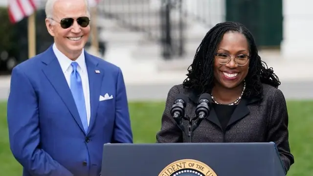 Kentaji Brown Jackson Ukir Sejarah Jadi Hakim Agung Perempuan Kulit Hitam Pertama di AS