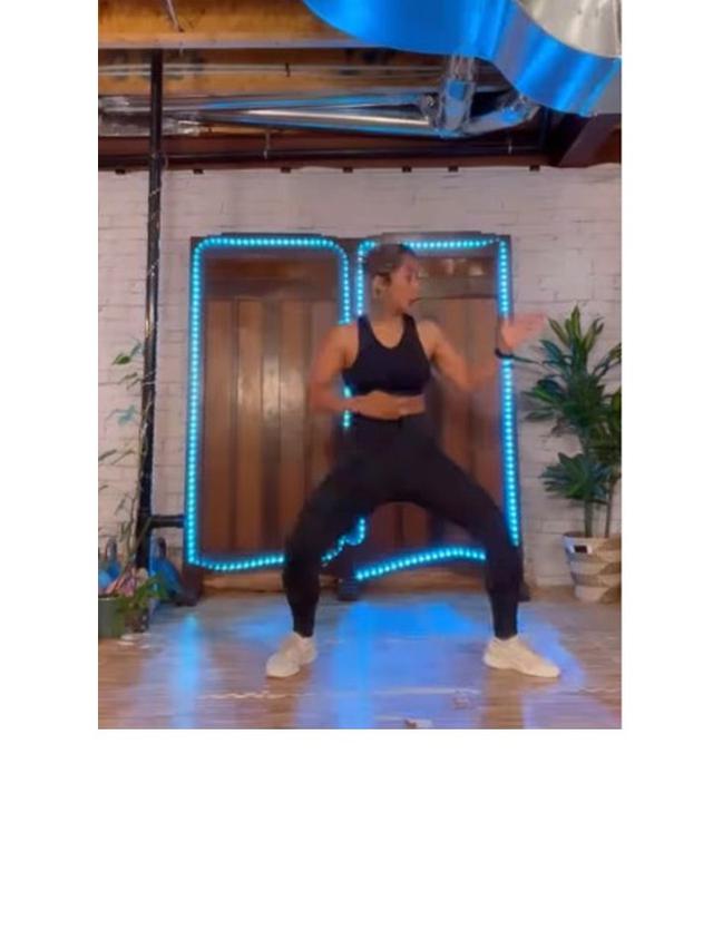 7 Potret Cut Memey saat Olahraga, Tetap Bugar di Usia 41 Tahun