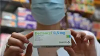 Sekotak Dectancyl, obat yang diproduksi oleh Sanofi yang mengandung Deksametason. (AFP)