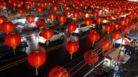 Sebanyak 5.000 lampion dipasang di kawasan Pasar Gede, Solo untuk memeriahkan Imlek 2569.(Liputan6.com/Fajar Abrori)