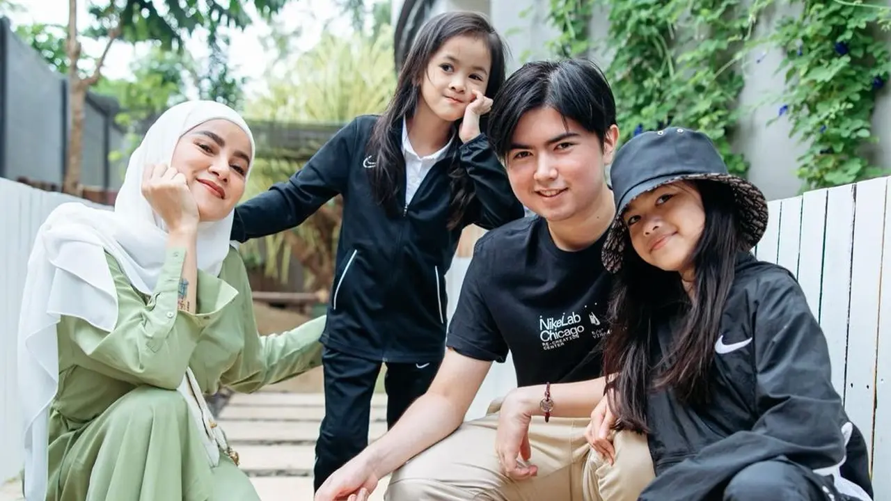 Olla Ramlan dan Anak