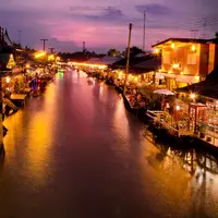 Amphawa Floating Market, Provinsi Samut Songkhram, Thailand. (siamvantravel.blogspot.com)