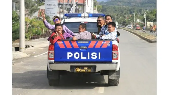 Tak Lagi Jadi Menteri, Ini 6 Gaya Blusukan Susi Pudjiastuti yang Dikangenin Netizen