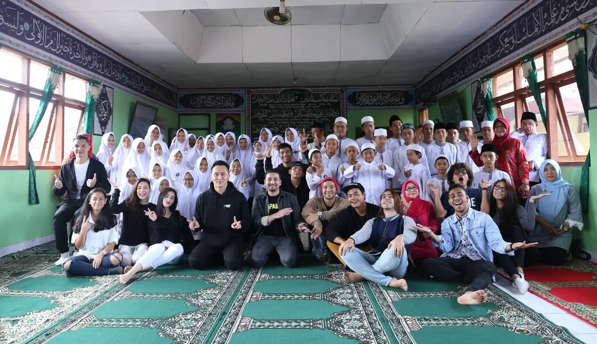 Lantaran Hanung dapat menghafal 30 juz Al-Quran, suaranya pun terdengar sangat indah dan dapat menghipnotis. Sedangkan Ammar belum bisa melakukan hal tersebut. (Nurwahyunan/Bintang.com)