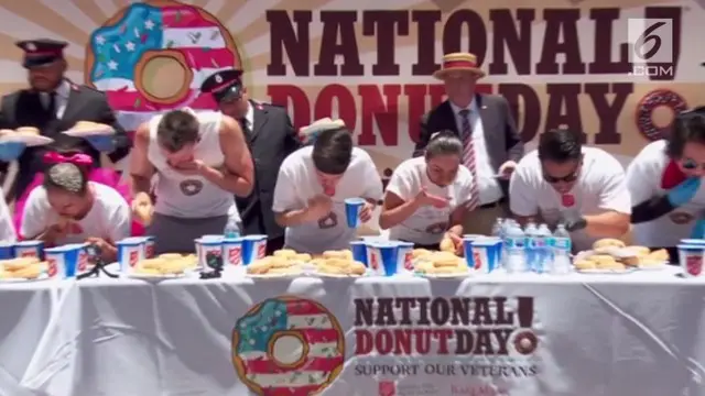 Lomba makan donat digelar untuk merayakan Hari Donat Nasional di Hollywood. Seorang pria bernama Matt Stonie mnejadi juara dengan memakan 48 donat dalam 8 menit.