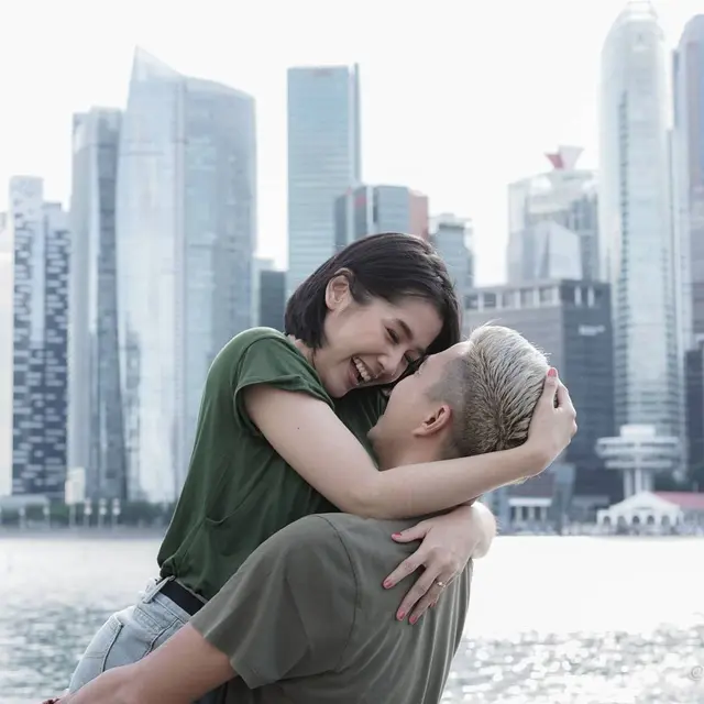 ilustrasi potret romantis ardina rasti dengan suami/instagram: ardinarasti6