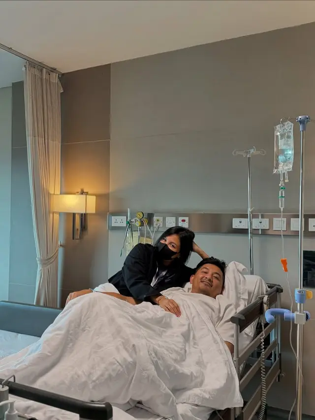 7 Potret Sharena Temani Ryan Delon yang Dirawat di Rumah Sakit, Ungkap Betapa Pentingnya Kesehatan