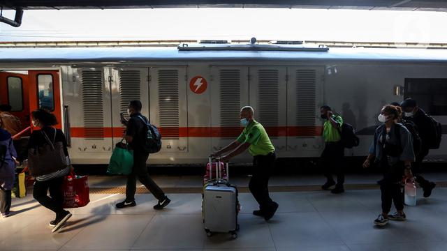 Mudik Lebih Awal di Stasiun Pasar Senen